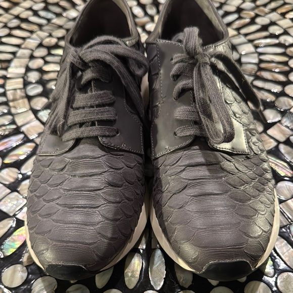 Gray Oxfords with Soft Material and Low-Top Design - Picture 2 of 4